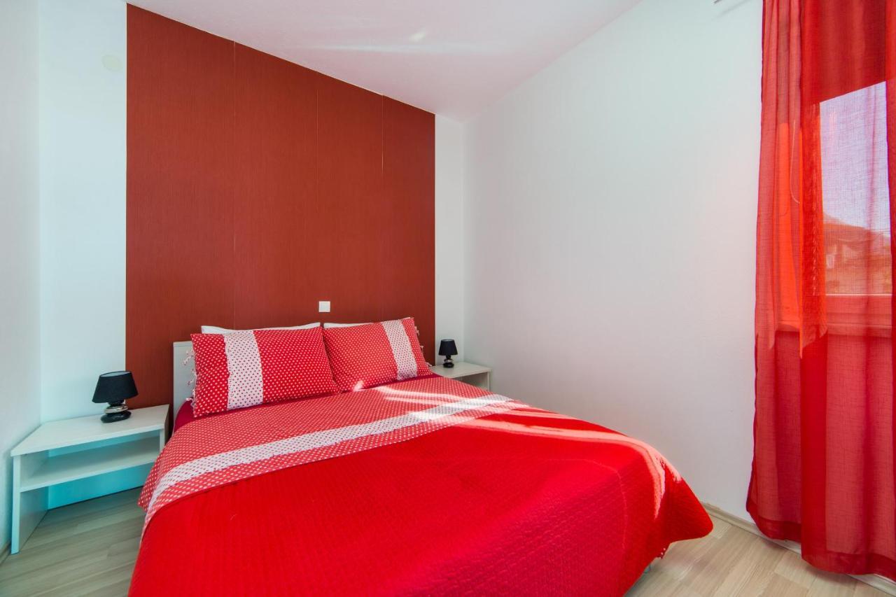 Apartments By The Sea Brist, Makarska - 11078 Exterior foto