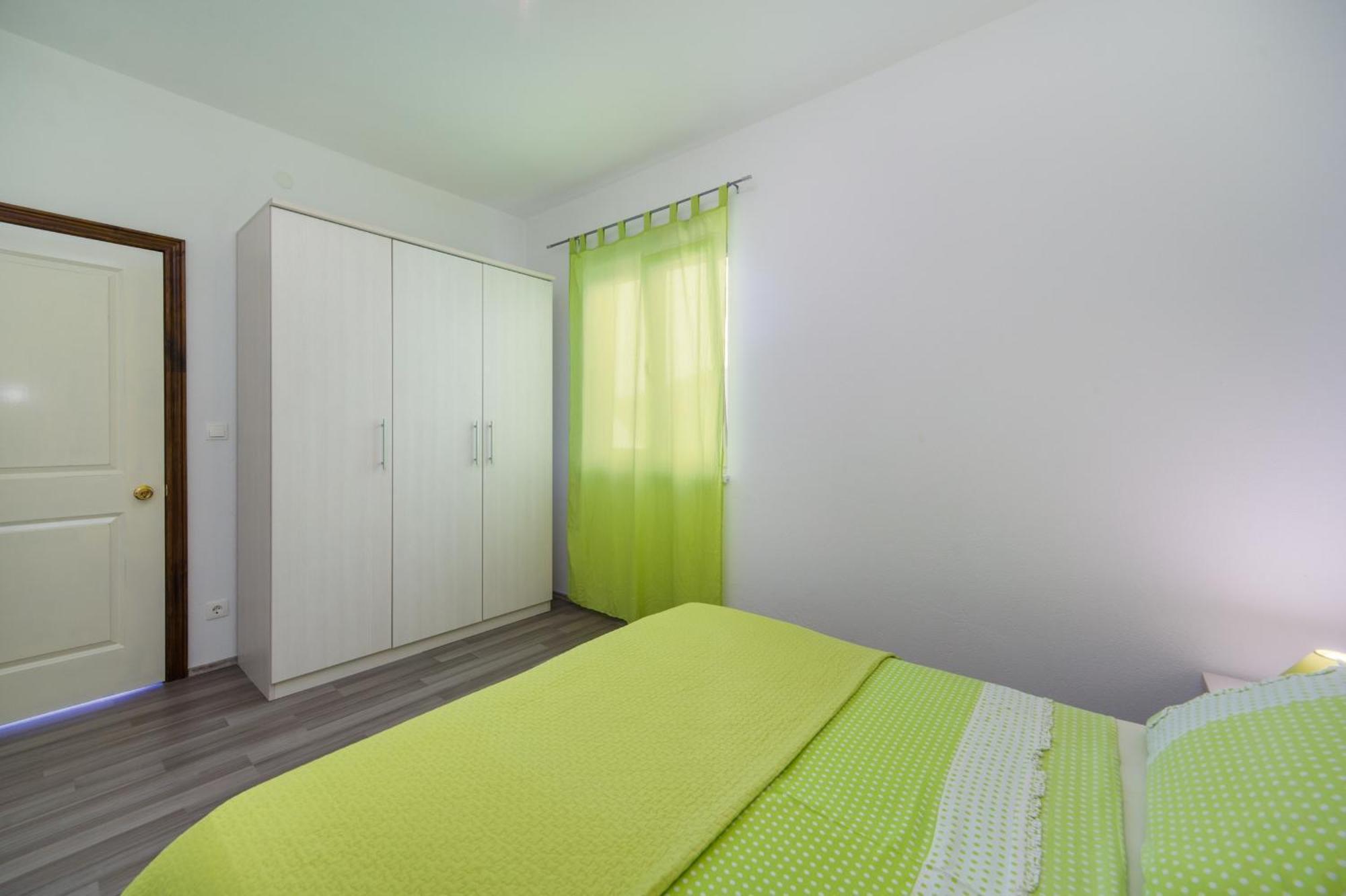 Apartments By The Sea Brist, Makarska - 11078 Zimmer foto